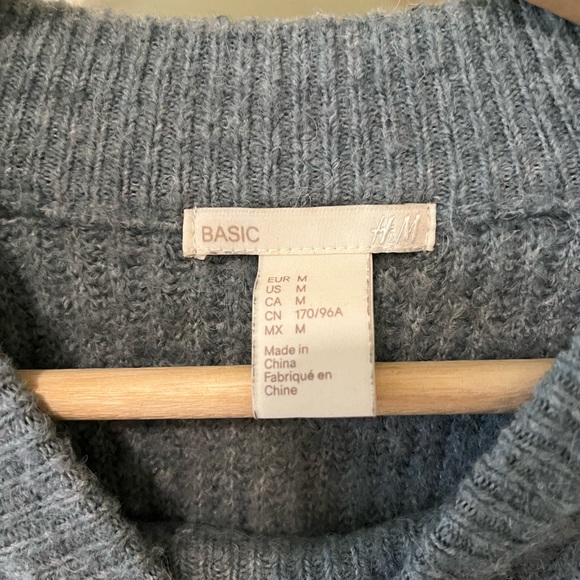 H&M Basics Ribbed Fuzzy Knit Sweater - Picture 4 of 4